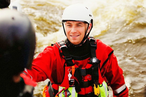 ▲▼蘇格蘭33歲消防員克里斯搶救失敗，5個月後收到死者簡訊。（圖／翻攝自Chris Kendall推特）