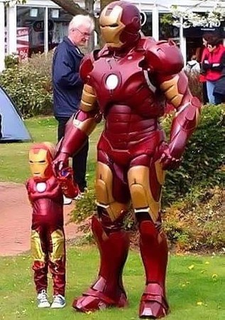 ▲小勞勃道尼想跟兒子一起穿「鋼鐵人裝」。（圖／翻攝自小勞勃道尼臉書、達志影像）