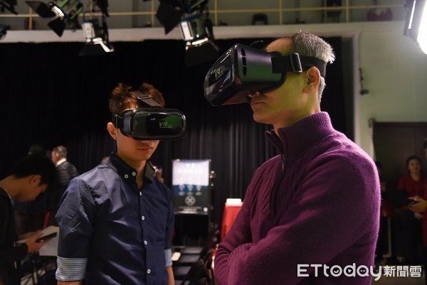 圖三：VR技術突破傳播科系，世新大學推出作品《半夜》，由學生全拍攝而成。（圖／世新大學提供）