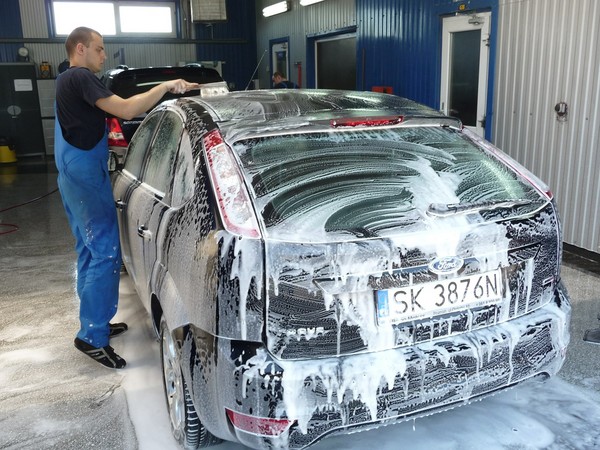 洗車首重乾濕分離、勤打蠟　小老婆也要除舊布新過好年（圖／翻攝自pixabay）