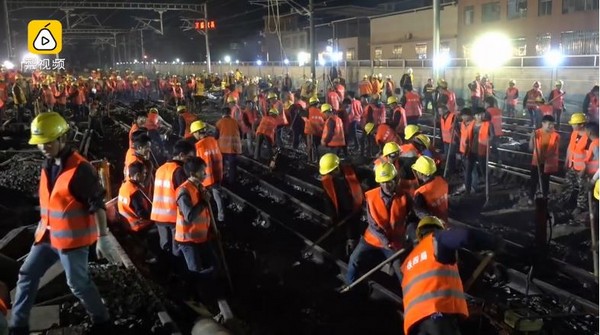 ▲▼福建工人9小時改造火車站，英媒也驚呼。（圖／翻攝自梨視頻）