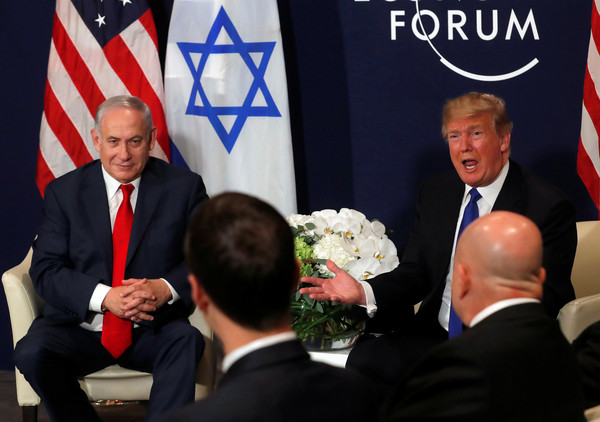 ▲▼ 美國總統川普25日與以色列總理納坦雅胡（Benjamin Netanyahu）會面，2人談話聚焦以巴和平議題。（圖／路透）