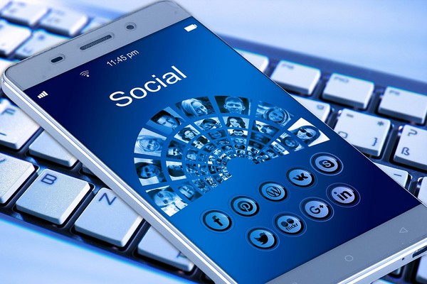 ▲科技越發進步，許多人會使用社交軟體，拓展朋友圈。（圖／翻攝自pixabay）