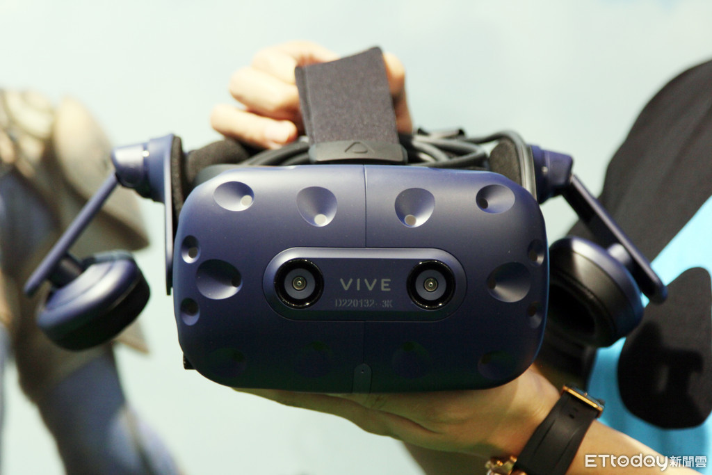 HTC Vive Pro实测质感高 确认新品与无线套件