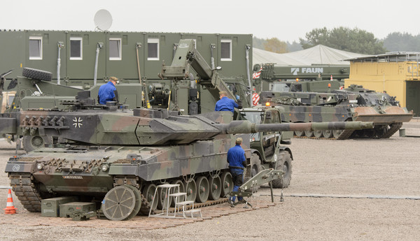 ▲▼豹2（Leopard 2）是主要服役於德國聯邦國防軍的主戰戰車，共有A1-A7等多個型號，被公認為當今性能最優秀和均衡的主戰戰車之一。（圖／達志影像／美聯社）