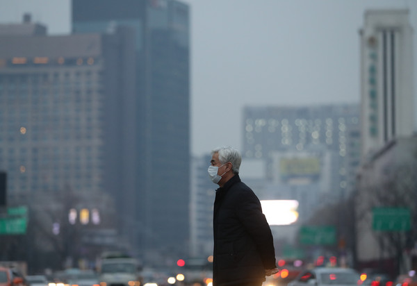 ▲南韓霧霾嚴重，實施地鐵免費。（圖／達志影像）