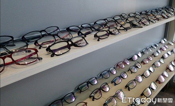 ▲▼ 中壢一家眼鏡行業者提供1年15副愛心眼鏡，給低收入戶學童申請。（圖／業者提供）