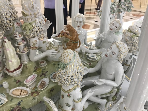 ▲麥森瓷器與美國新興藝術家克麗絲・安特曼作品「愛的聖殿」在台展出。（圖／記者蔡惠如攝）