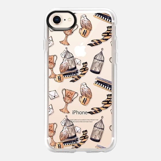 哈利波特手機殼（圖／網路翻拍）https://www.casetify.com/zh_TW/product/harry-potter-slytherin-transparent-pattern-fashion-illustration-african-american-girl-gold-glitter-teal-green/iphone8/snap-case?color=gold#/410600