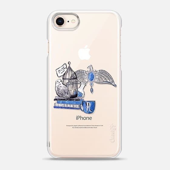 哈利波特手機殼（圖／網路翻拍）https://www.casetify.com/zh_TW/product/harry-potter-slytherin-transparent-pattern-fashion-illustration-african-american-girl-gold-glitter-teal-green/iphone8/snap-case?color=gold#/410600