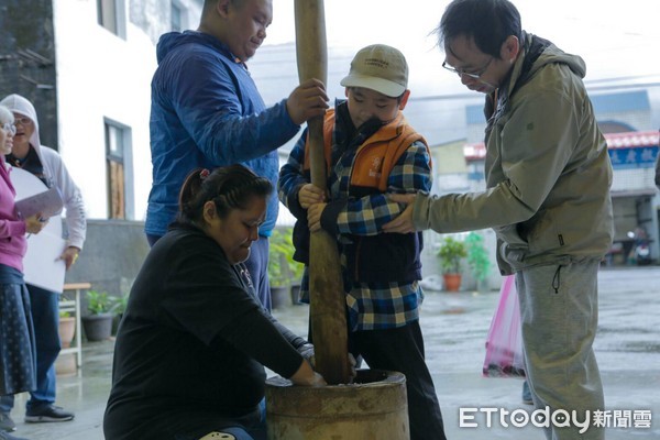 世界展望會舉辦三天兩夜「資助之愛在洄瀾-花蓮資助人關懷之旅」活動，花蓮地區兒童的資助人與親友，從台灣各地來到花蓮，親自走訪兒童的家鄉，體驗兒童與家庭的生活和挑戰。（圖／世界展望會提供）