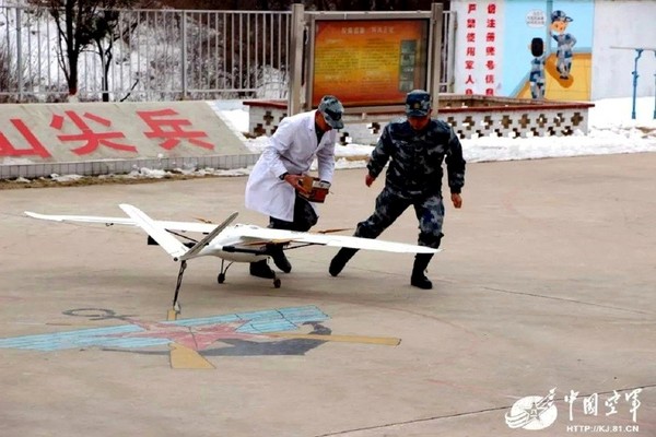▲▼中國空軍首次進行無人機聯合補給演練。（圖／翻攝自《環球時報》）