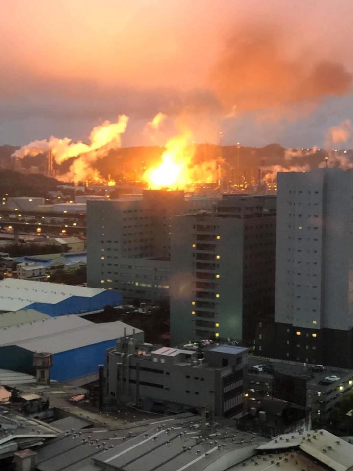 中油桃園煉油廠爆炸。（圖／翻攝「爆料公社」臉書粉專）