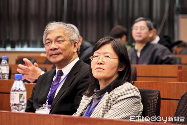 圖五：世新大學法律學系教授陳淑芳（右）擔任年金小組議程召集人。（圖／世新大學提供）
