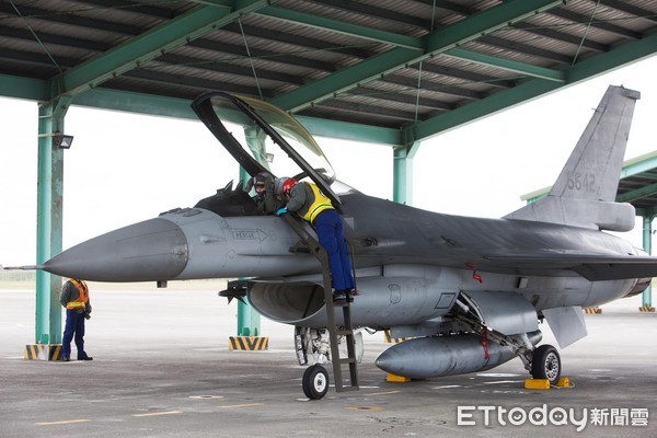 ▲▼國軍107年春節加強戰備,F-16戰機戰備整補。（圖／記者季相儒攝）