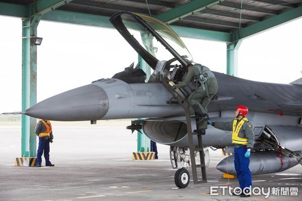 ▲▼國軍107年春節加強戰備,F-16戰機戰備整補。（圖／記者季相儒攝）