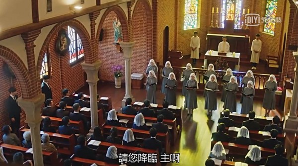 ▲韓劇《The K2》教堂中唱詩歌場景。（圖／翻攝自愛奇藝）