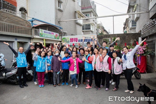 ▲晉生慢性醫院受邀永康區北灣里酵母社區照顧關懷據點邀請，辦理該據點今年第1場長者健康促進課程，讓現場熱情參與活動的里民一起為健康動起來。（圖／晉生慢性醫院提供）