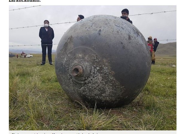▲三顆神秘的金屬巨球墜落在祕魯。（圖／取自diariocorreo）