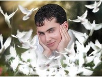 「天使系美男」艾哈邁德的超凡氣質讓人難以直視。(圖／取自網路)