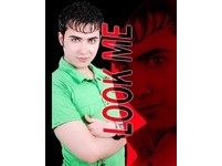 「天使系美男」艾哈邁德的超凡氣質讓人難以直視。(圖／取自網路)