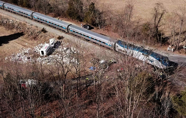 ▲▼美國維吉尼亞州發生火車撞上垃圾車的意外，1人死亡。（圖／路透社）