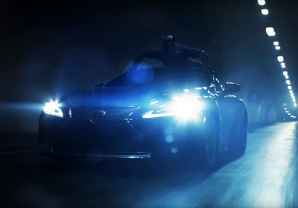 ▲《黑豹》帥趴Lexus LC跑車登場！霸氣姿態大勝鋼鐵人R8。（圖／翻攝自Lexus）