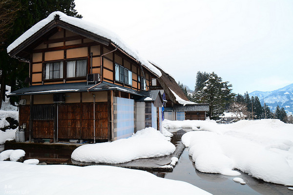 ▲日本五箇山相倉合掌聚落民宿住一晚。（圖／土豪哥與太后的匪類人生粉絲團提供）