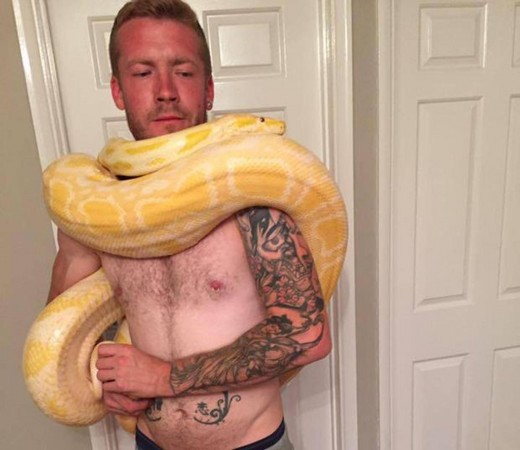 31歲男子布蘭登(Dan Brandon)慘遭自己所飼養2.4公尺長蟒蛇「小小」(Tiny)纏繞窒息身亡。（圖／翻攝自臉書）