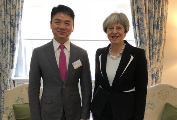 ▲▼京東商城執行長劉強東與英國首相梅伊（Theresa May）單獨會面。（圖／翻攝自微博／京東）