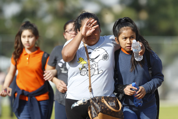 ▲▼ 美國洛杉磯薩斯卡斯楚（Salvador Castro）中學爆槍響，槍手是名12歲少女。警方定調為槍枝走火事件。（圖／達志影像／美聯社）