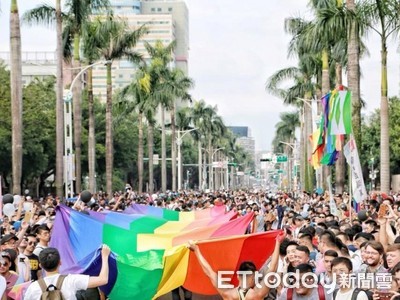 兒子出櫃了怎辦？暖心媽致電Gay吧問：怎樣告訴他我支持他