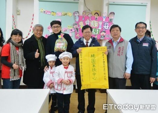 ▲內壢非營利幼兒園幸福列車活動發起捐贈發票，並製作餅乾贈送家扶中心的孩子（圖／桃園市政府提供）