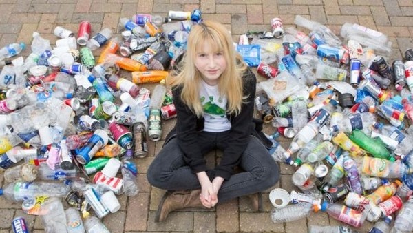 ▲▼12歲女孩每天沿途撿垃圾上學。（圖／翻攝自bbc）