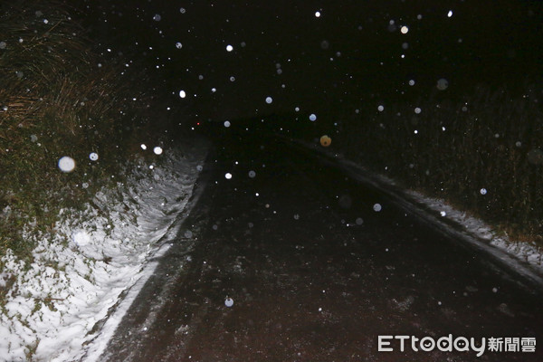 ▲▼陽明山下雪。（圖／記者黃克翔攝）