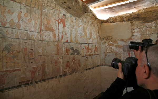 ▲▼「猴子壁畫」回到4400年前生活　埃及第五王朝女祭司墓出土。（圖／路透社）