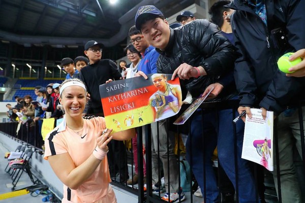 ▲▼里希琪親切與球迷互動 。（圖／WTA台灣公開賽提供）