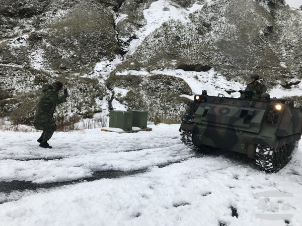 ▲▼陸軍裝甲586旅官兵在武嶺營區，進行CM21裝甲車動力測試演練。（圖／陸軍586旅提供）