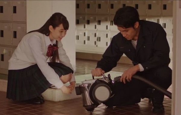 ▲日本三菱推出廣告，描述女高中和「風神」吸塵器相愛。（圖／翻攝自【三菱電機公式】YouTube）