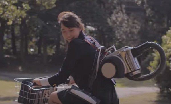 ▲日本三菱推出廣告，描述女高中和「風神」吸塵器相愛。（圖／翻攝自【三菱電機公式】YouTube）