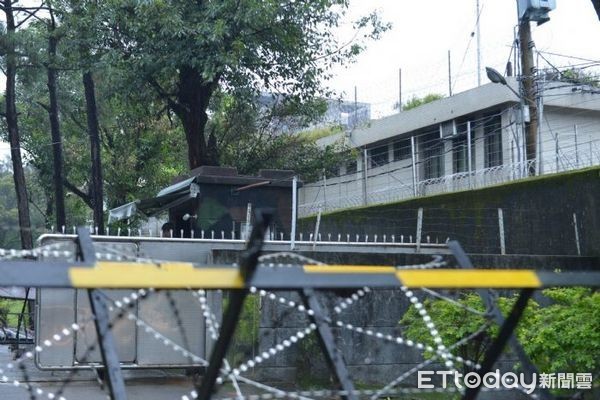 ▲鄭文燦現勘「南昌營區」，規劃未來桃園區市區綠地大公園。（圖／桃園市政府提供）