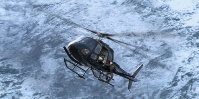 《不可能的任務6》首曝預告！阿湯哥攀爬「移動中直升機」