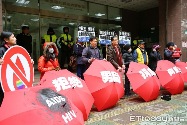 ▲護家盟到疾管署抗議 拒絕開放男同捐血▼。（圖／記者屠惠剛攝）