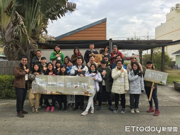 ▲水保局李局長鎮洋與住村學生大合照。（圖／農委會提供）