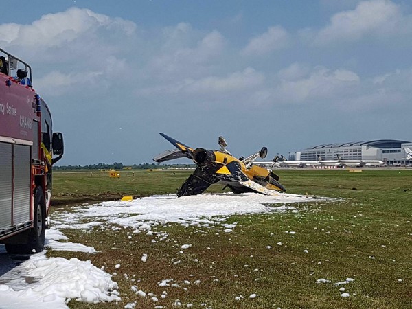 ▲▼南韓空軍黑鷹特技小組參加新加坡航空展，一架T-50金鷹教練機起飛時發生意外。（圖／翻攝自Muhammad Zailan Bin Mohd Zain臉書）