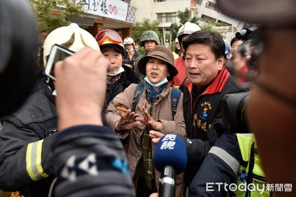 ▲▼總統蔡英文、花蓮縣長傅崐萁赴雲翠大樓堪災。（圖／記者張一中攝）