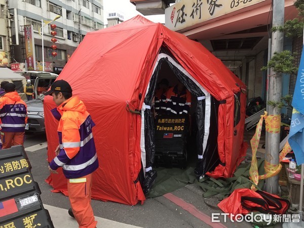 ▲桃園市出動特搜大隊、迅雷救援協會、台灣災難醫療隊發展協會等單位，火速抵花蓮救災。（圖／桃市消防局提供）