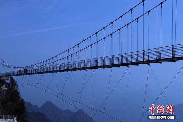 ▲▼八台山玻璃橋橫跨川渝兩省市            。（圖／翻攝自中新網）