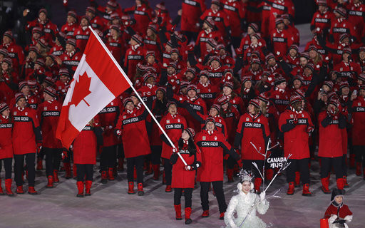 ▲平昌冬季奧運加拿大開幕典禮掌旗官Tessa Virtue（女）、Scott Moir（圖／達志影像／美聯社）