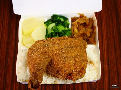 台南饕客私藏便当店 会喷汁的超大「炸鸡腿」